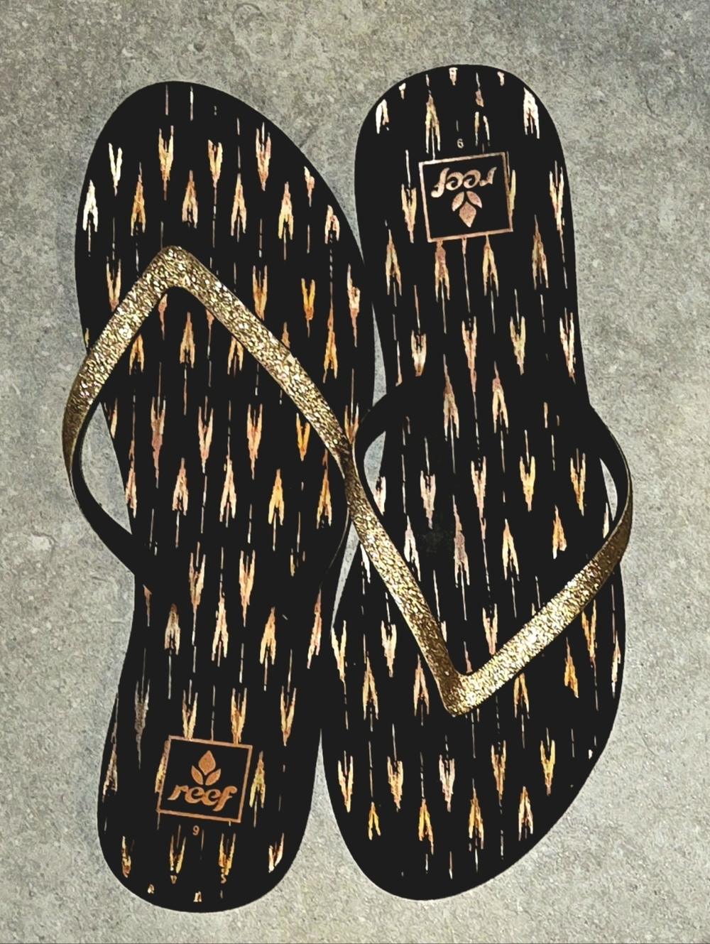 Reef stargazer flip flops black and gold. New never worn. Size 9